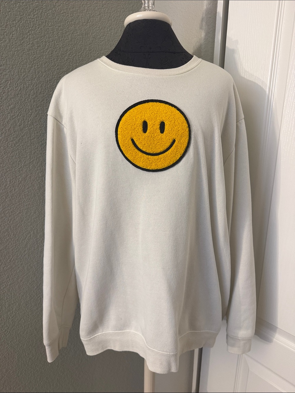 social scene White Cotton Crewneck Sweater with Yellow Smiley Patch
